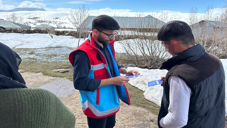 Bingöl’de 103 Çocuğa 5 Bin Liralık Giyim Kartı