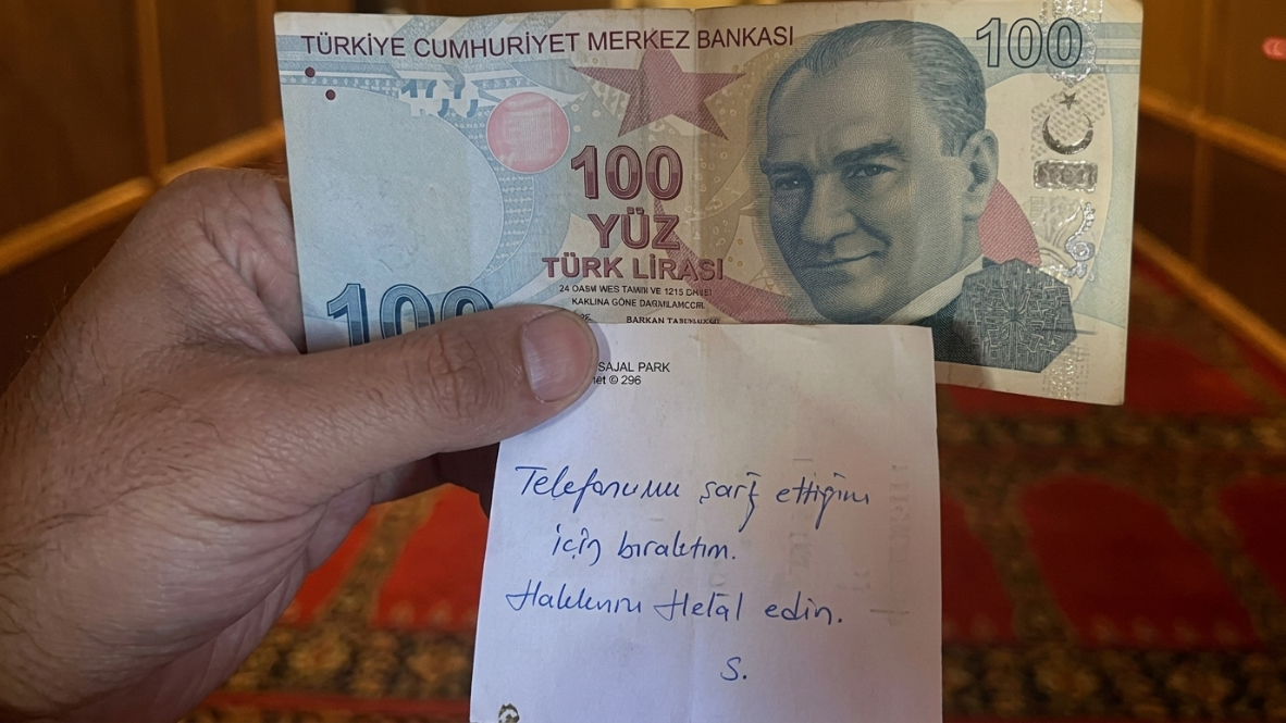 Cami elektriği için 100 TL bıraktı