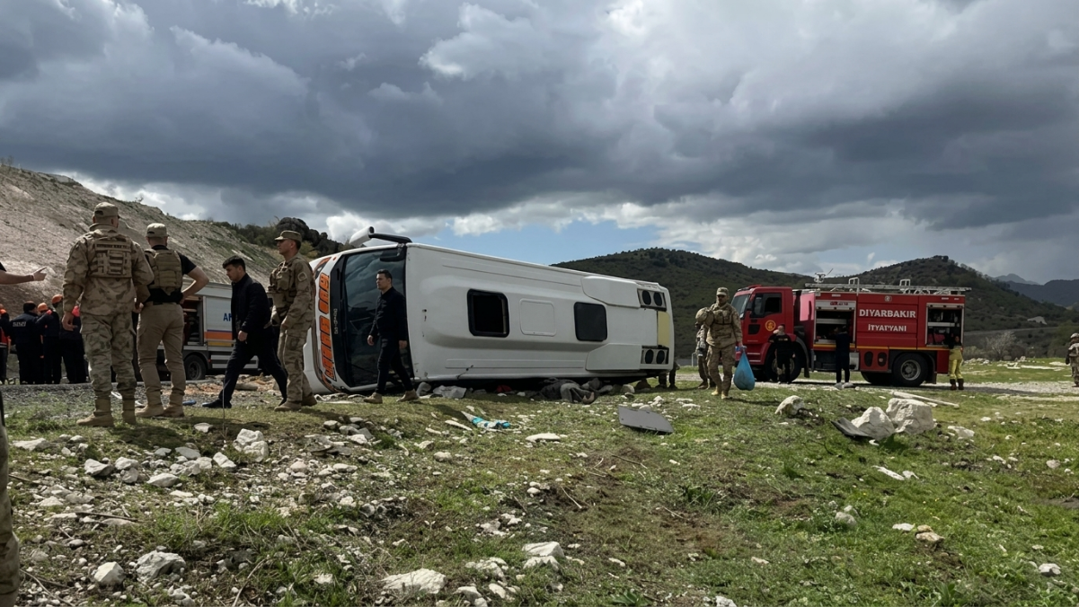 Bingöl-Diyarbakır Yolunda Feci Kaza: 1 Ölü, 12 Yaralı