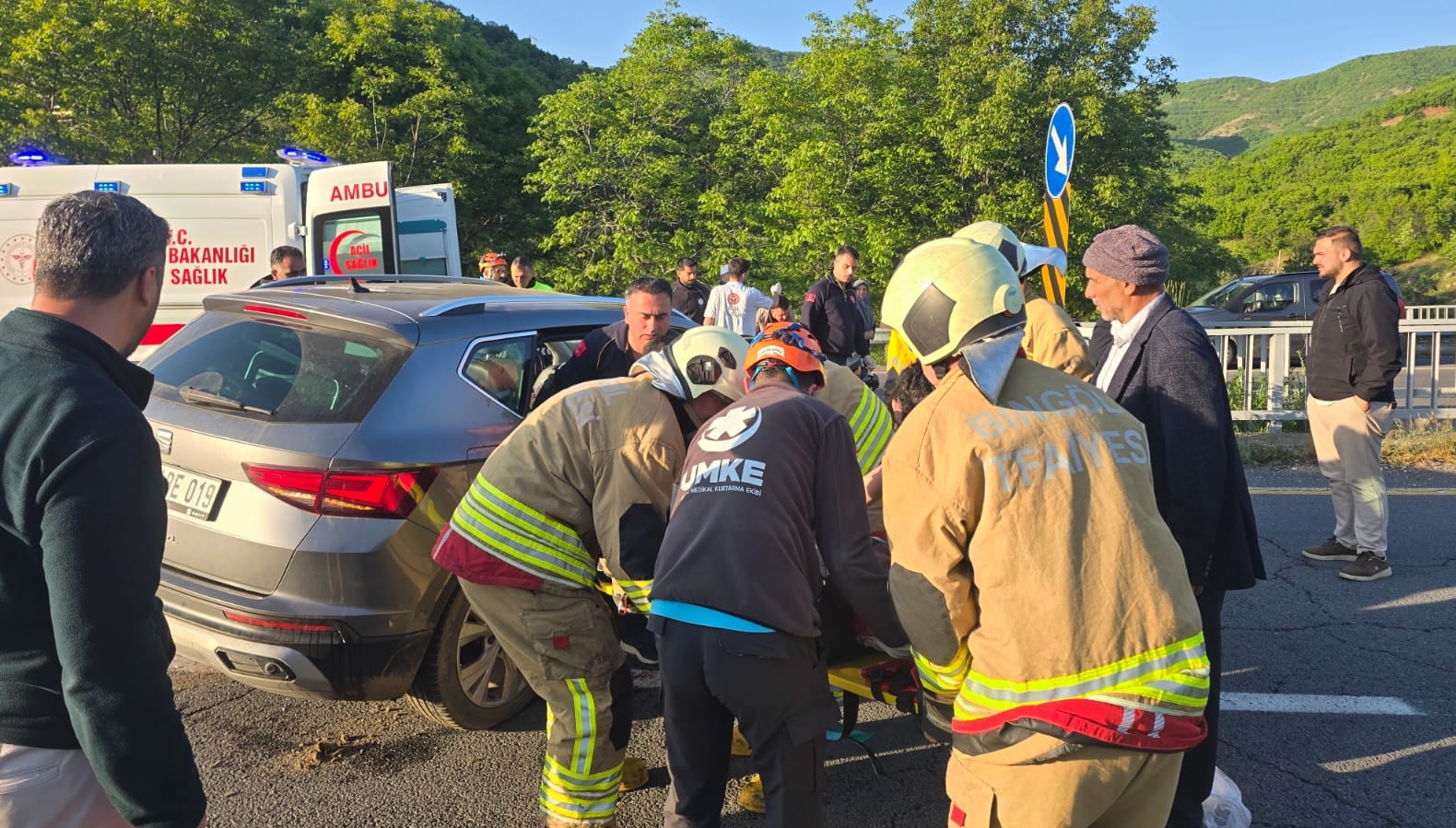 Bingöl’de Cip Bariyerlere Çarptı: 5 Yaralı