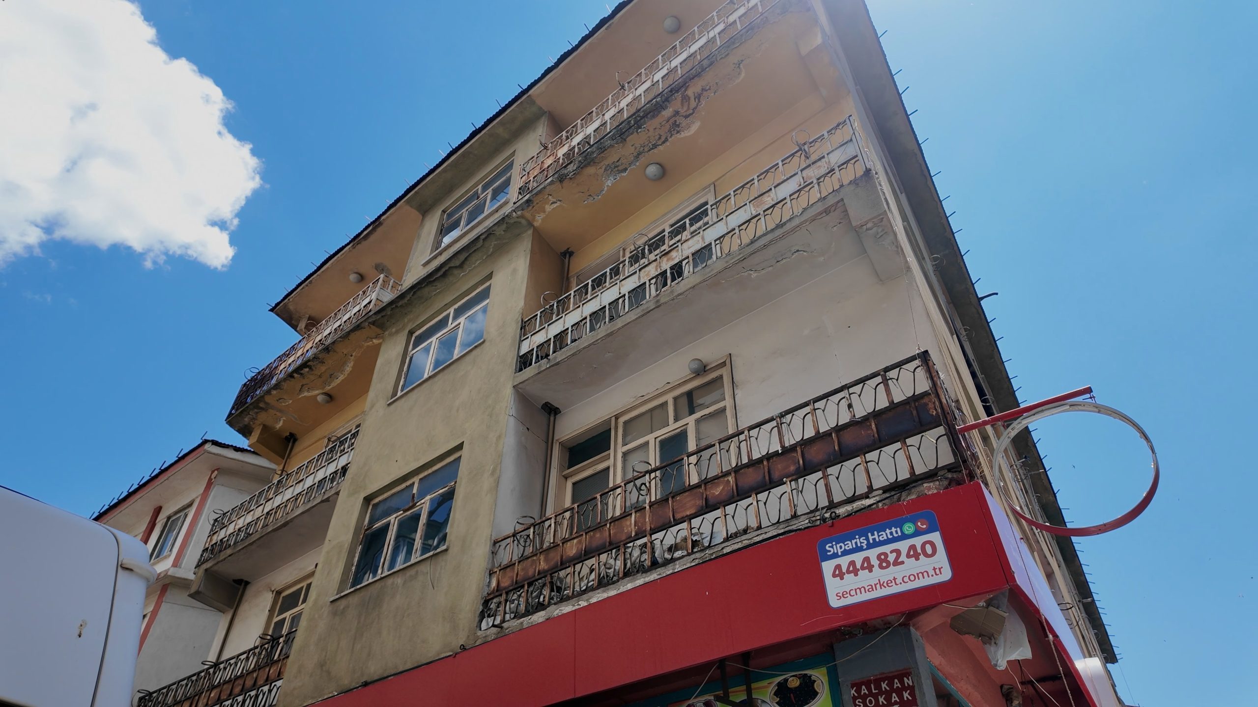 Bingöl’de Maden Sokak’ta Tehlike Çanları Çalıyor!