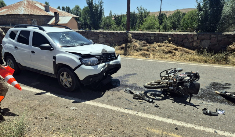 Bingöl’de Motosikletle Cip Çarpıştı
