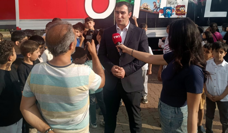 TRT Sinema Tırı Solhan’da Çocuklarla Buluştu