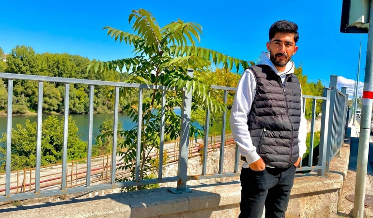 Nehirde boğulma tehlikesi geçiren kardeşlerden biri kayboldu