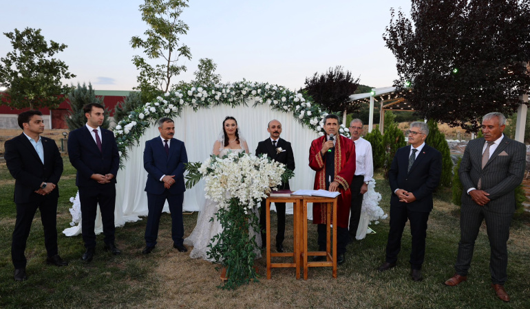 Vali Yardımcısı Gökmen Dünya Evine Girdi