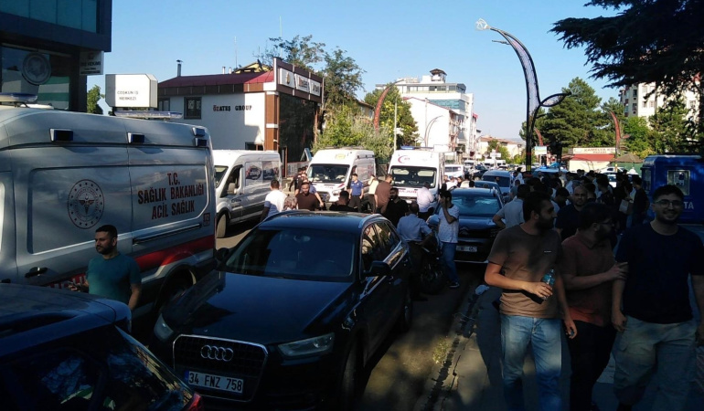 Bingöl’de motosiklet yayalara çarptı: 2 yaralı