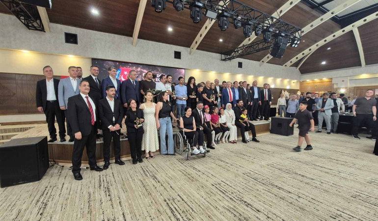Yılın Başarılı Gazetecileri Ödüllendirildi