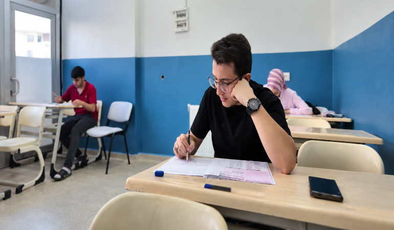 Zikte Sürkap’tan Öğrencilere Burs Desteği