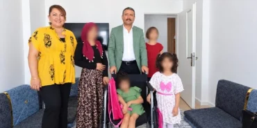 MHP’li Özcoşkun’dan İhtiyaç Sahibi Çocuğa Tekerlekli Sandalye Desteği