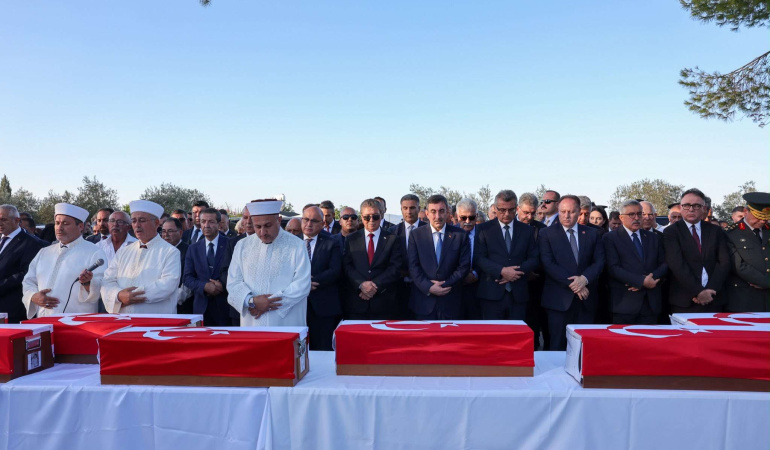 Kıbrıs’ta 15 Şehit Dualarla Uğurlandı