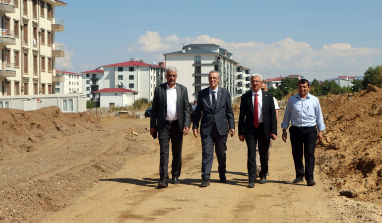 Genç’te Cadde Baştan Sona Yenileniyor