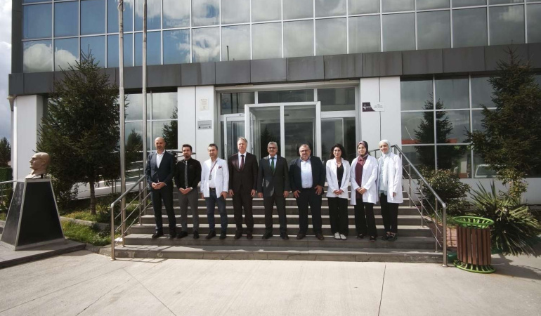 Vali Çelik Okulda İncelemelerde Bulundu