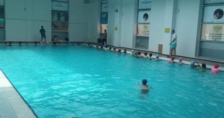 Kayapınar Belediyesi’nin Kış Sezonu Ücretsiz Yüzme Kursu Başlıyor