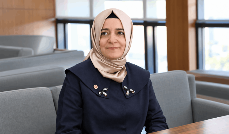 Fatma Betül Sayan Kaya AK Parti’deki Görevlerinden İstifa Etti