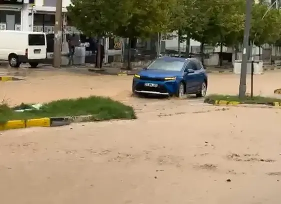 Ergani’de Cadde Ve Sokaklar Göle Döndü