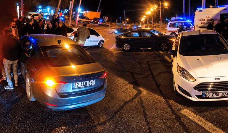 Bingöl’de iki otomobil çarpıştı: 2 yaralı