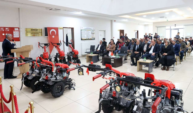 Bingöl’de Ceviz Üreticilerine Çapa Makinesi Desteği