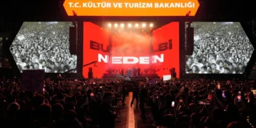 Derya Uluğ Ve Poizi, Konserleriyle Diyarbakırlıları Coşturdu
