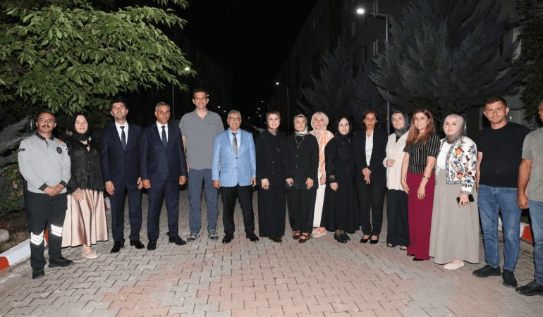Vali Çelik, Kız Öğrenci Yurdunda Öğrencilerle Buluştu