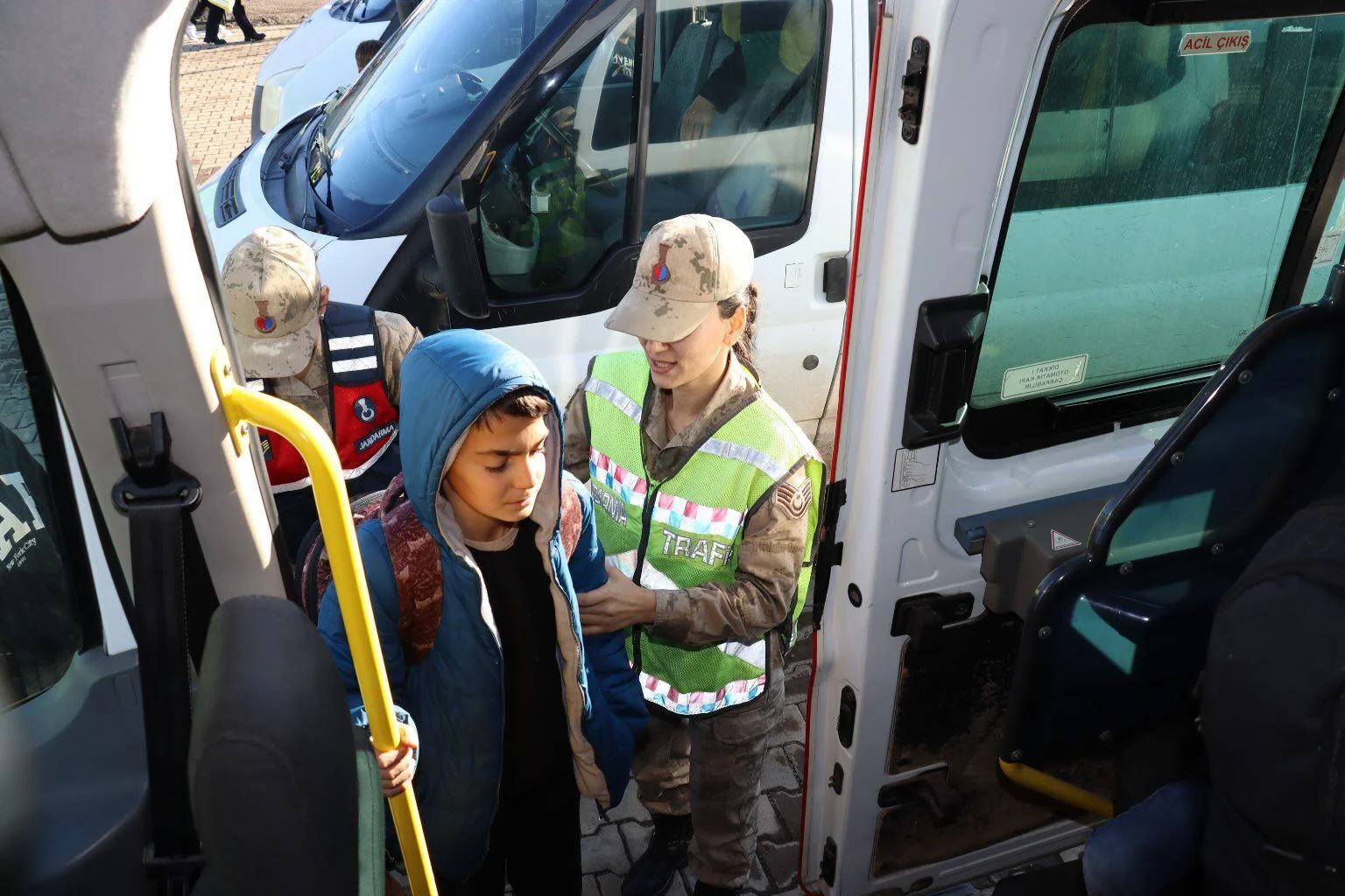 Bingöl’de Jandarmadan Okul ve Servis Denetimi  