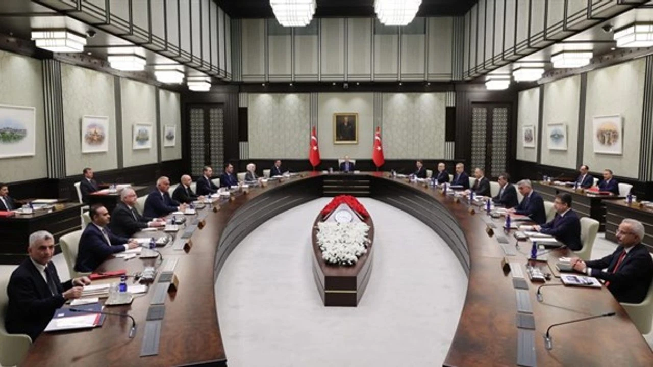 kabine-bugun-toplaniyor