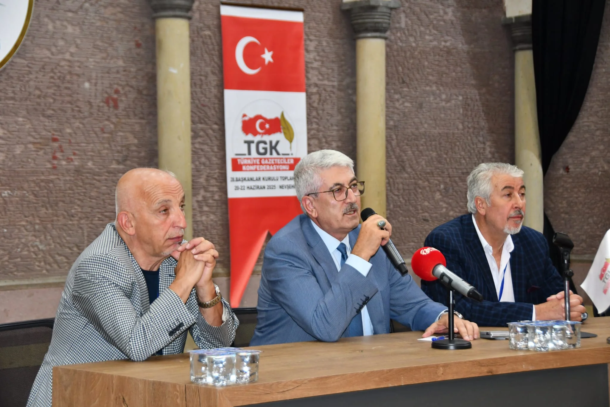 8a5ed2c0-d807-4bfb-9476-752b5cd1dedf