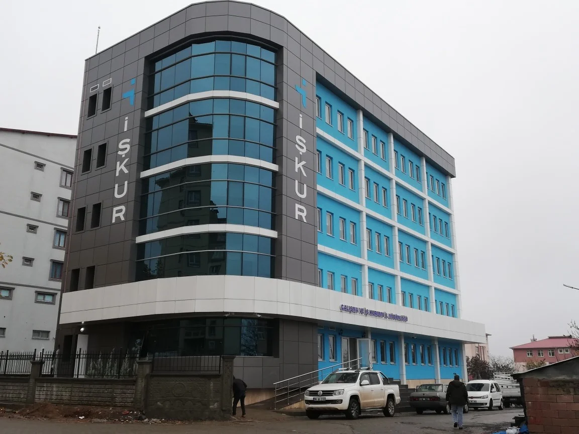 ISKUR-Yeni-Hizmet-Binasina-Tasindi