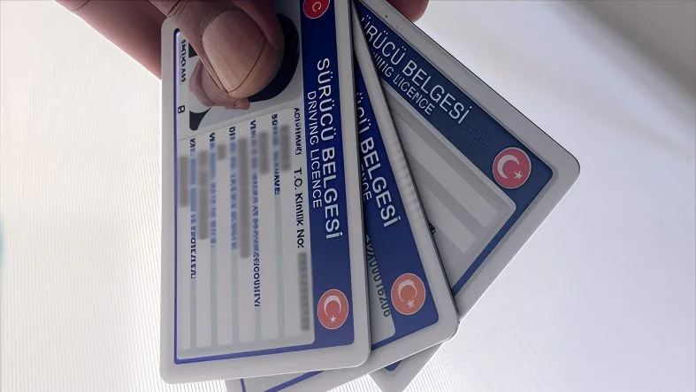 unblurimageai_eski-tip-ehliyet-2409023