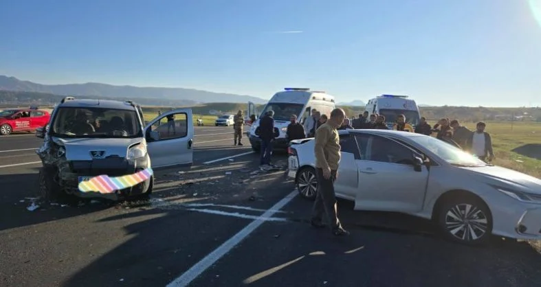 Genc–Bingol-Karayolunda-Trafik-Kazasi-1-Yarali-1-790x420