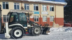 Genç ilçesinde, kar temizliği-