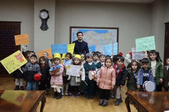 Bingöl’de çocuklardan Ramazan’ın ilk gününde hurma ikra