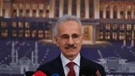 bakan-uraloglu-acikladi-15-yas-alti-icin-yeni-duzenleme-yolda