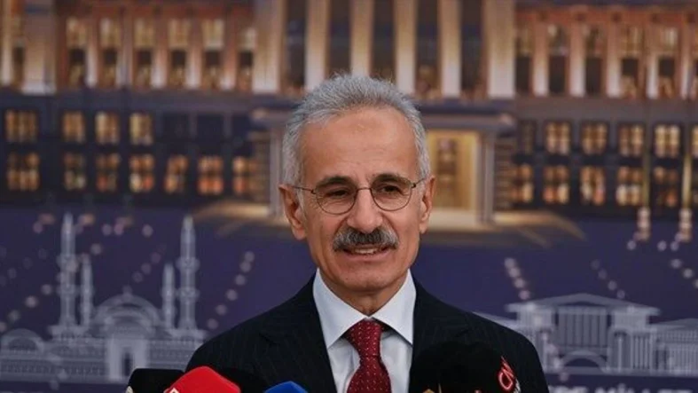 bakan-uraloglu-acikladi-15-yas-alti-icin-yeni-duzenleme-yolda